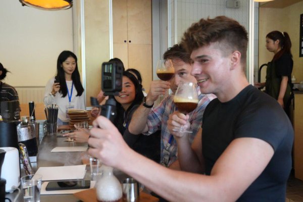 信康优配 咖啡里有了贵阳的味道：咖啡店密度全国领先，成游客追逐新风尚，为何是这座城