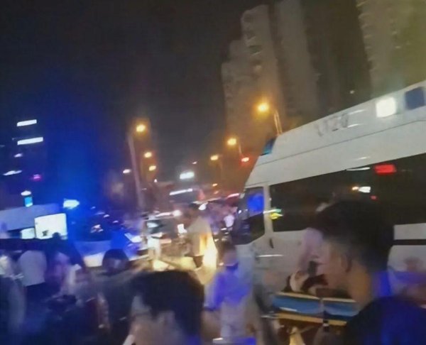 华利配资 成都一购物中心附近凌晨发生车祸，交警：事故正在调查中；相关单位：1人死亡，3人受伤